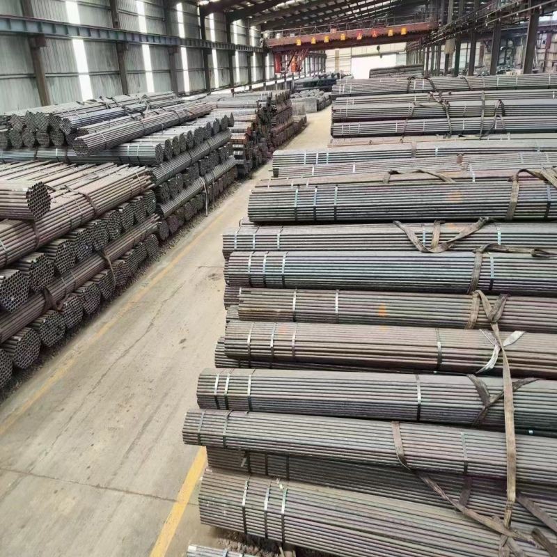 Juodas švelnus plieninis vamzdis